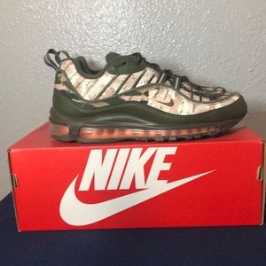 NIKE AIR MAX 98 size 9